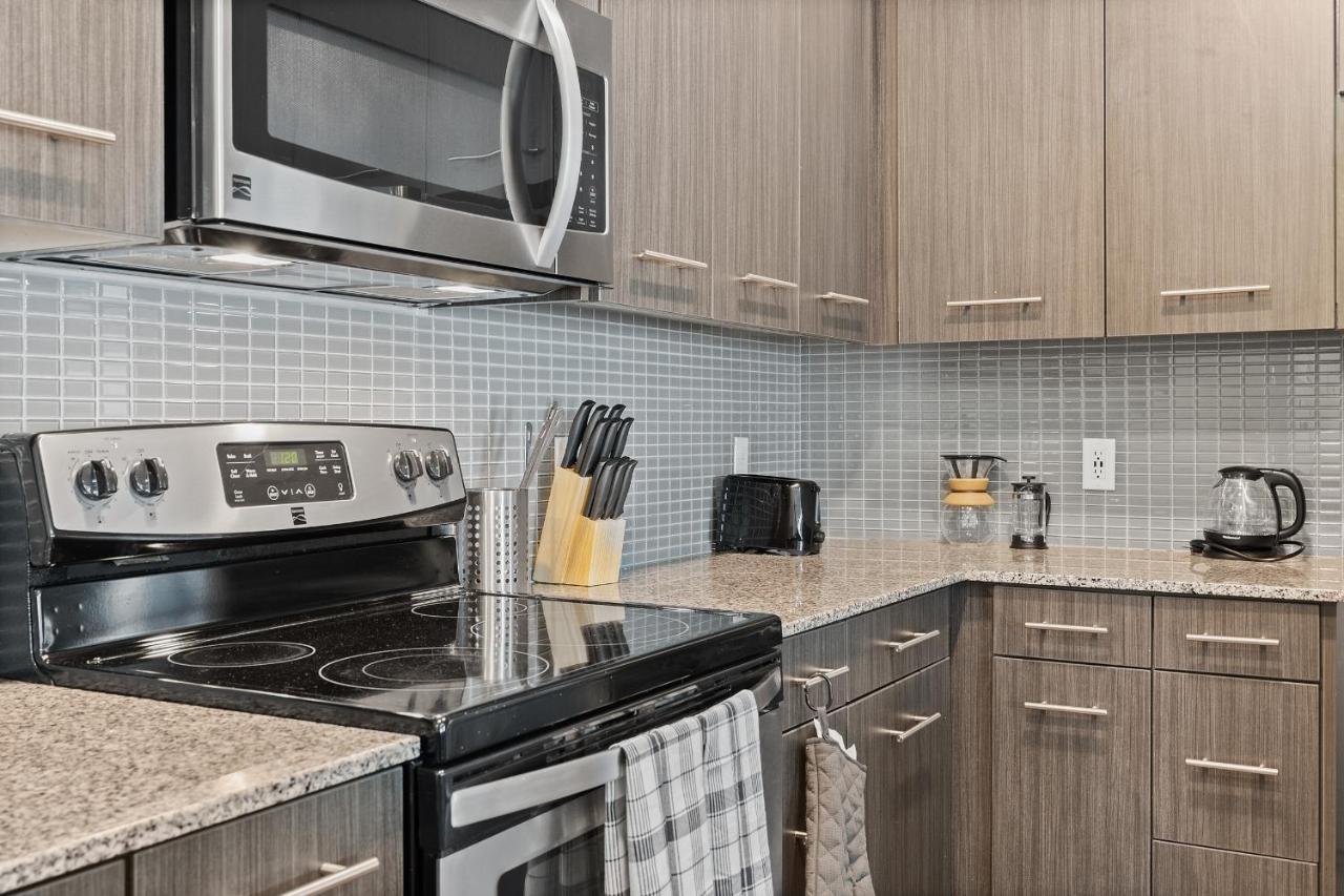 Luxe 3B/2B Getaway - Pool, Gym, Parking, Pet Wash Lägenhet Leander Exteriör bild