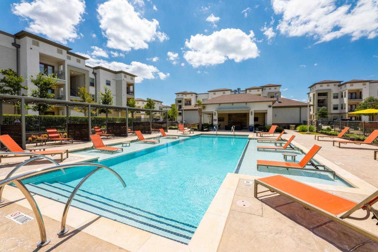 Luxe 3B/2B Getaway - Pool, Gym, Parking, Pet Wash Lägenhet Leander Exteriör bild