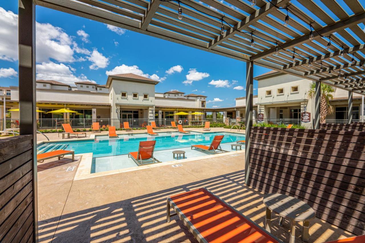 Luxe 3B/2B Getaway - Pool, Gym, Parking, Pet Wash Lägenhet Leander Exteriör bild